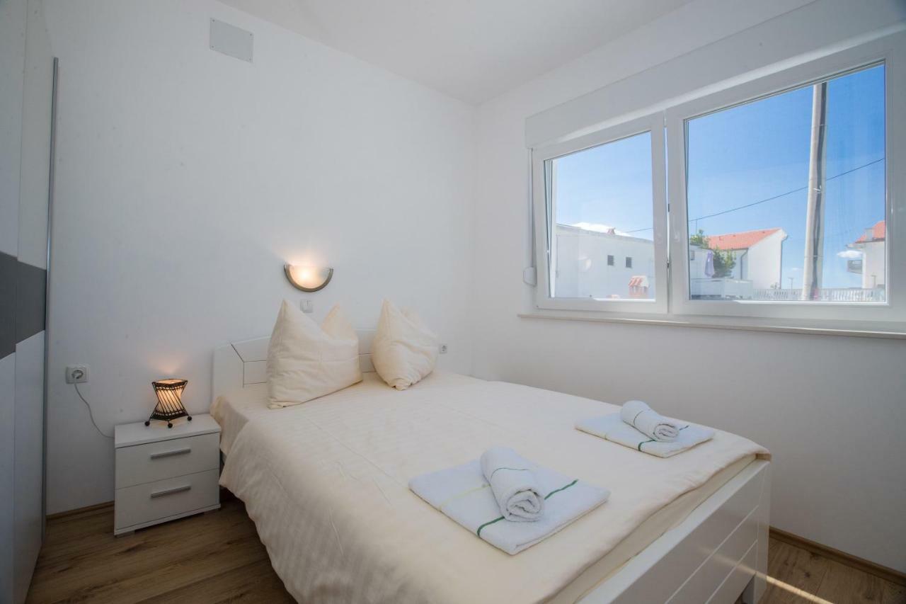 Apartments Petrusic Supetarska Draga Eksteriør bilde