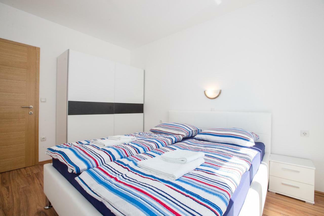 Apartments Petrusic Supetarska Draga Rom bilde